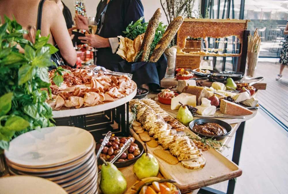 Wedding Catering Trends: From Brunch Buffets to Late-Night Snacks